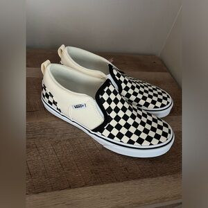 NEW IN BOX Vans “Asher” checkered slip ons